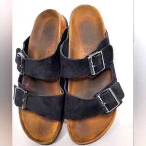 BLACK BIRKENSTOCKS